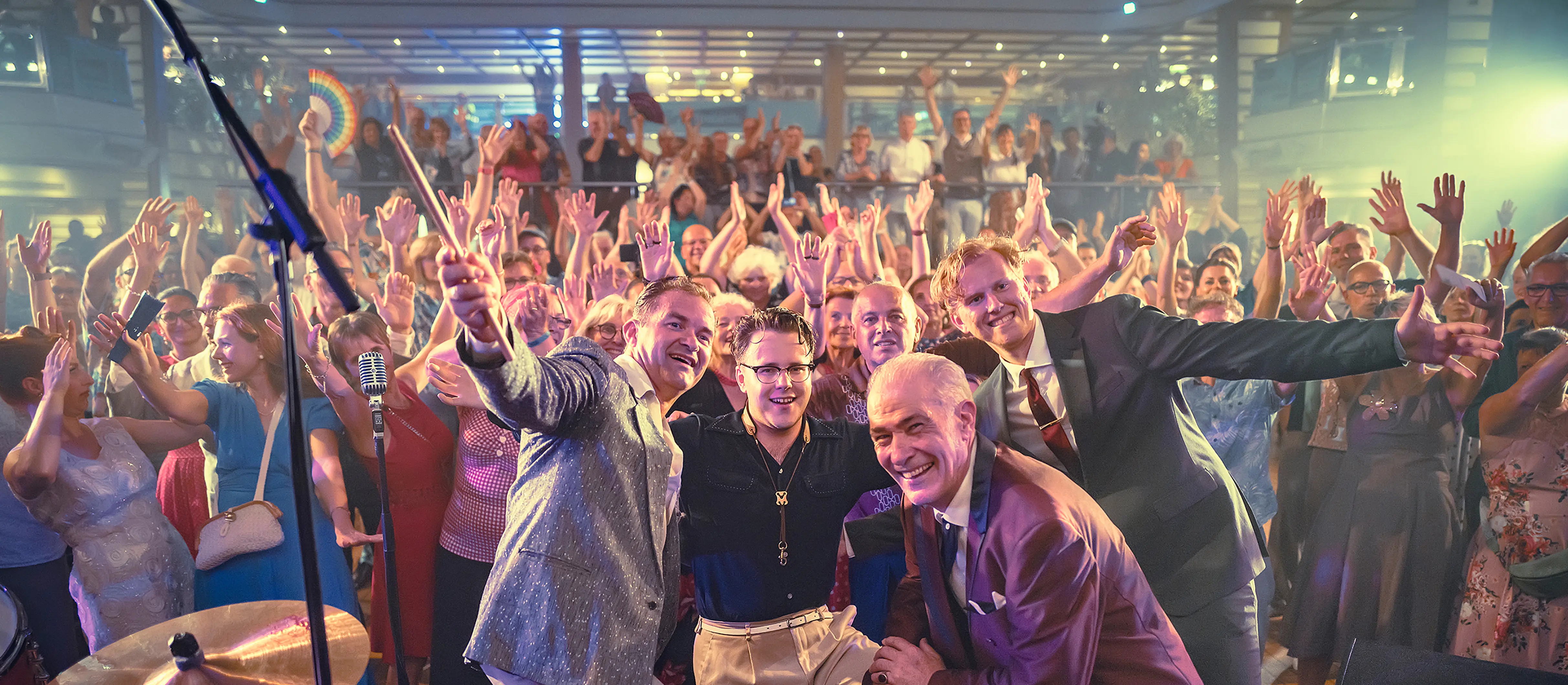 Internationale Bands und Künstler mit an Bord!