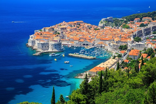 Stadtmauer von Dubrovnik © SCStock